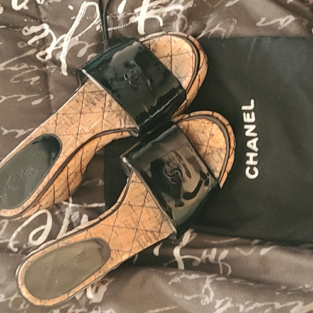 Chanel Black patent leather quilted cork slides